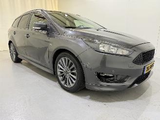 skadebil auto Ford Focus Wagon ST-Line 140 EcoBoost 2018/4
