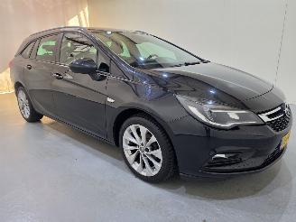 Vaurioauto  passenger cars Opel Astra SPORTS TOURER 1.0 Innovation 77Kw Bjr.2016 2016/6