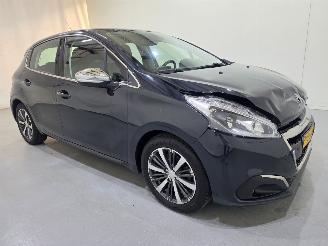Vaurioauto  passenger cars Peugeot 208 1.2 PureTech Allure 5Drs 81Kw Bjr.2019 2019/3