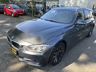 Voiture accidenté BMW 3-serie 320i  Touring High Executive  Automaat 2014/11