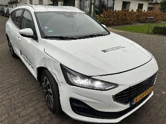 Ford Focus 1.0 EcoBoost Hybrid Titanium  Stationcar picture 3