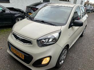 damaged passenger cars Kia Picanto 1.0 CVVT Comfort Plus 2011/12