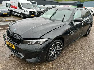 Vaurioauto  passenger cars BMW 3-serie 320e Touring Automaat  ( Nieuw Prijs 66500,00 ) 2024/3