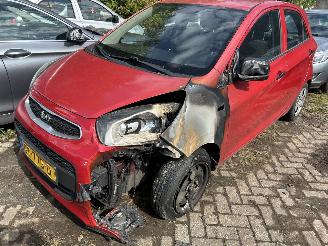 skadebil auto Kia Picanto 1.0 2015/8