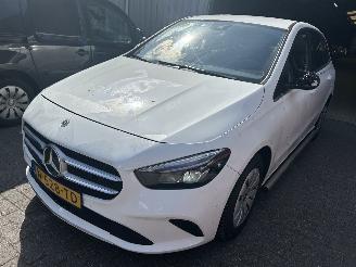 skadebil auto Mercedes B-klasse 200 D   Automaat 2021/12