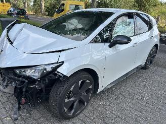 krockskadad bil auto Cupra Born Essential 63 KwH    170 KW 2024/8