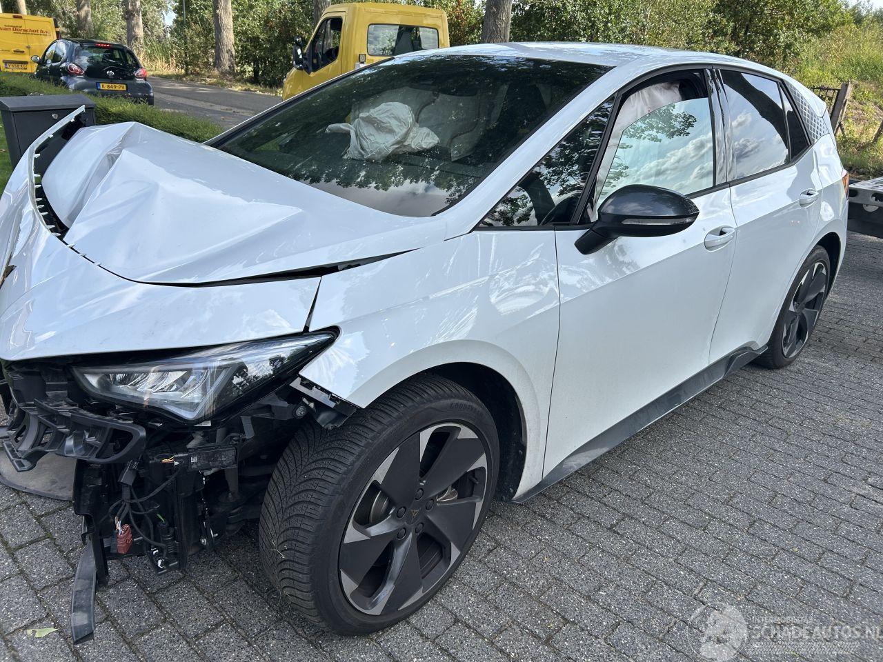 Cupra Born Essential 63 KwH    170 KW