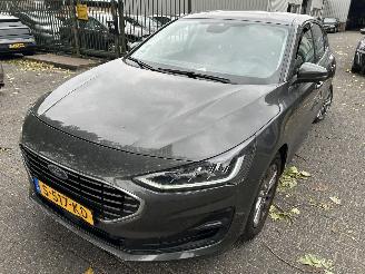 Voiture accidenté Ford Focus 1.0 EcoBoost Hybrid Titanium  5 drs 2023/2