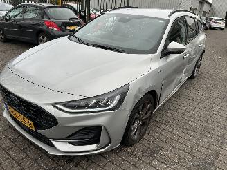 damaged passenger cars Ford Focus Stationcar 1.0 Hybrid EcoBoost ST Line 2024/9