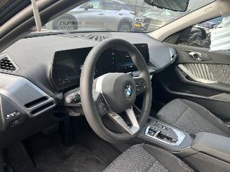 BMW 1-serie 120  Automaat   ( 4457 Km )   nieuw prijs 45000,00 picture 16