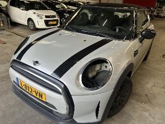 skadebil auto Mini Cooper 1.5 Business Edition 2021/8
