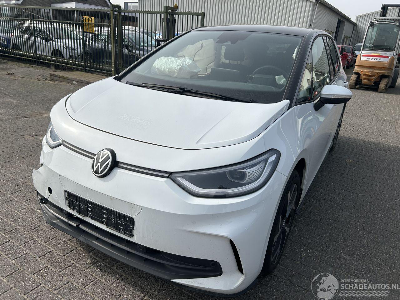 Volkswagen ID.3 Pro  58 kWh  150 KW