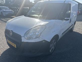 krockskadad bil bedrijf Fiat Doblo 1.3 M-Jet Diesel 2014/5