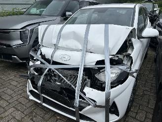 krockskadad bil auto Hyundai I-10 1.0i Blue Comfort 2023/9