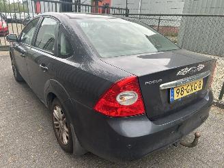 Ford Focus 2.0 Sedan Ghia picture 6