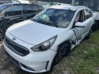 skadebil auto Kia Niro 1.6 GDI  Hybrid  Automaat 2016/11
