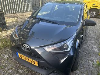 Damaged car Toyota Aygo 1.0 VVTi  5 Drs 2020/1