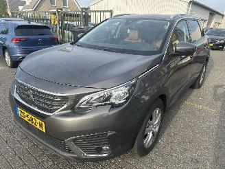 Peugeot 5008 1.2 PureTech  Executive picture 1
