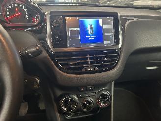 Peugeot 208 1.2 VTI  Active picture 8