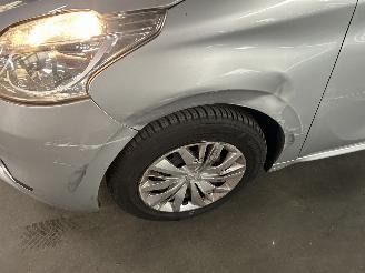 Peugeot 208 1.2 VTI  Active picture 2