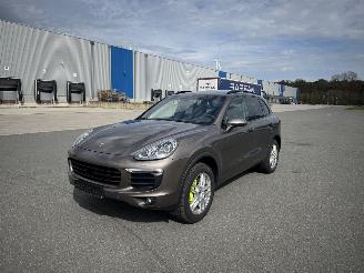 skadebil auto Porsche Cayenne CAYENNE S 3.0 E-HYBRID PANORAMA LEDER NAVI XENON VOL 2015/12
