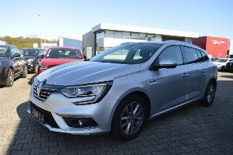 Vaurioauto  passenger cars Renault Mégane Grandtour Renault Megane IV 1,5 DCI BOSE-Edition Navi Klimatronik 2017/8