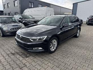 Schadeauto Volkswagen Passat 1.6 TDI KLIMA LED NAVI 2015/8