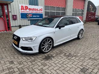 Voiture accidenté Audi A3 SPORTBACK 1.4 TFSI DSG 180PK S-LINE MAXTON 2013/11