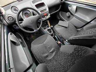 Peugeot 107 1.0-12V XR 5drs airco picture 6
