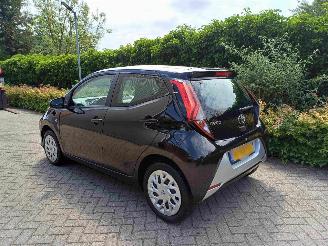 uszkodzony samochody osobowe Toyota Aygo 1.0 VVT-i x-play 2021/12