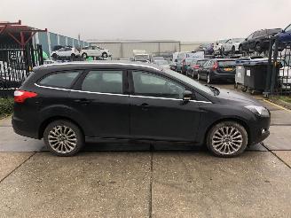 damaged passenger cars Ford Focus 1.6i ecoboost 110kW Combi 2011/12