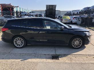 skadebil auto Ford Focus 1.0 ecoboost 92kW Titanium Business 2021/1
