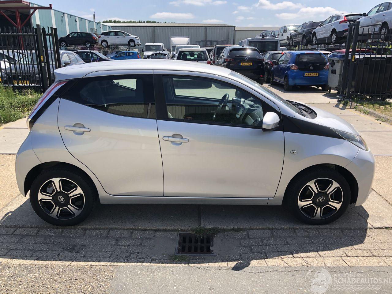 Toyota Aygo 1.0vvt-i X-PLAY , Airco, Kamera