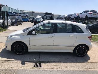 krockskadad bil auto Mercedes B-klasse 200 Turbo 142kW Automaat 2010/2