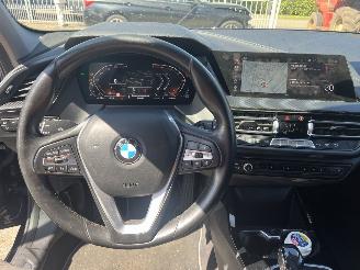 BMW 1-serie 118i automaat picture 14