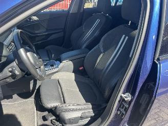 BMW 1-serie 118i automaat picture 9