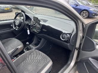 Volkswagen Up! High up !! picture 16