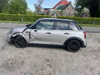 Mini Cooper 1.5 automaat !! picture 2