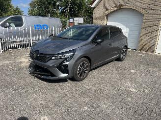 škoda osobní automobily Renault Clio E-TECH HYBRID nieuwstaat 2025/12
