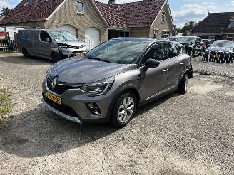 uszkodzony samochody osobowe Renault Captur E-TECH PLUG-IN HYBRID weinig km !! 2021/5