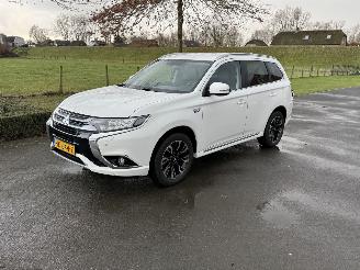 krockskadad bil auto Mitsubishi Outlander 2.0 Executive Edition / Automaat / AWD 2015/11