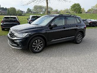 skadebil auto Volkswagen Tiguan eHybrid / Automaat 2022/9
