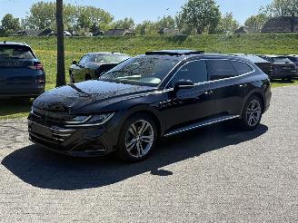 Vaurioauto  passenger cars Volkswagen Arteon Shooting brake 2.0 TDI R-Line / Panorama / Leer / Automaat 2021/2