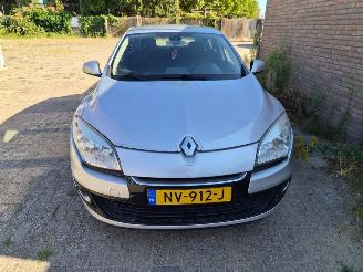 uszkodzony samochody osobowe Renault Mégane AUTOMAAT  1.5 DCI 2012/8
