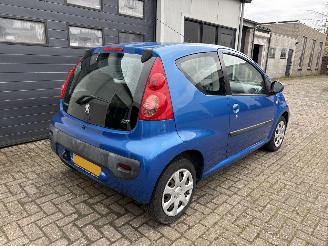 Peugeot 107 1.0-12V Urban Move picture 3