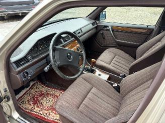 Mercedes 200-serie  picture 6