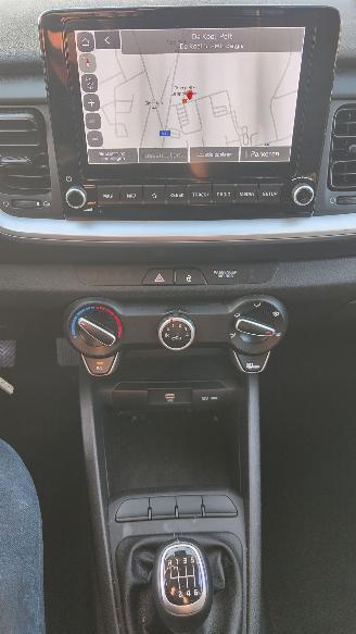 Kia Stonic Kia Stonic Edition 7  lichte rijdende schade ! picture 11