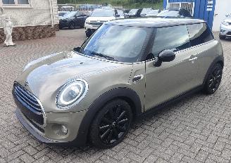 Damaged car Mini Cooper MINI COOPER  1500 automaat nieuwstaat 2019/1