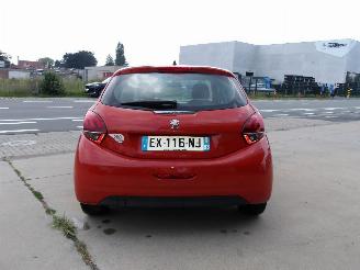Peugeot 208  picture 6