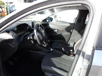 Peugeot 208  picture 15